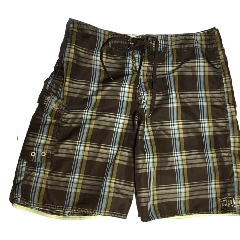 𝅺quiksilver Board Shorts. Size medium.   C16​​​​​